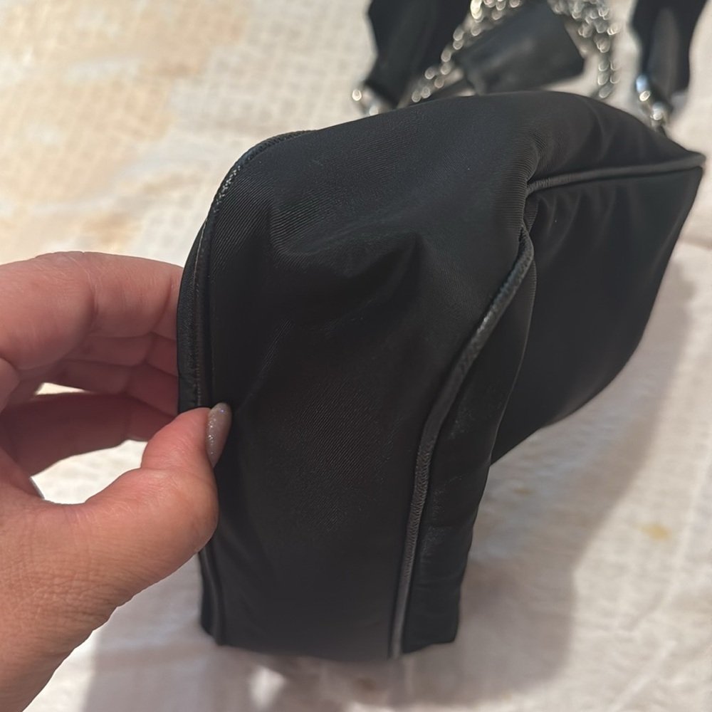 Prada Black Crossbody Bag with Iconic Design - Picture 2 of 10